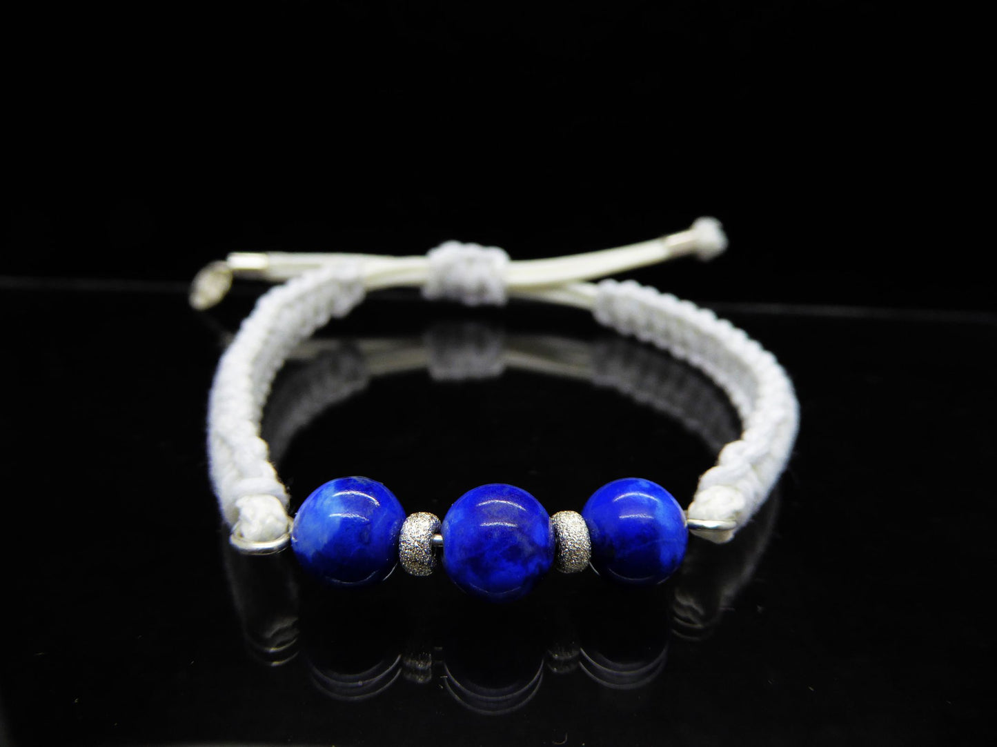 Armband Weiß mit 3x Lapiskugel
